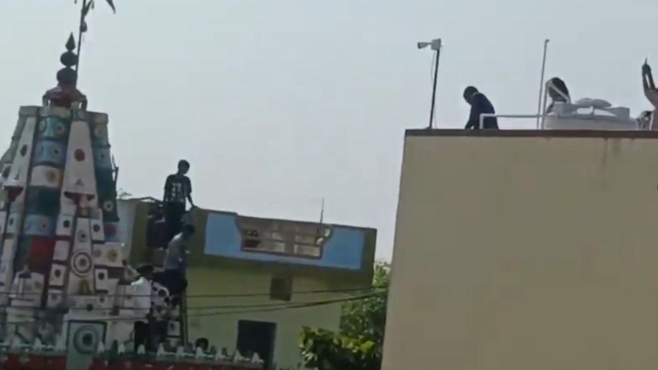 Ahmedabad stone pelting