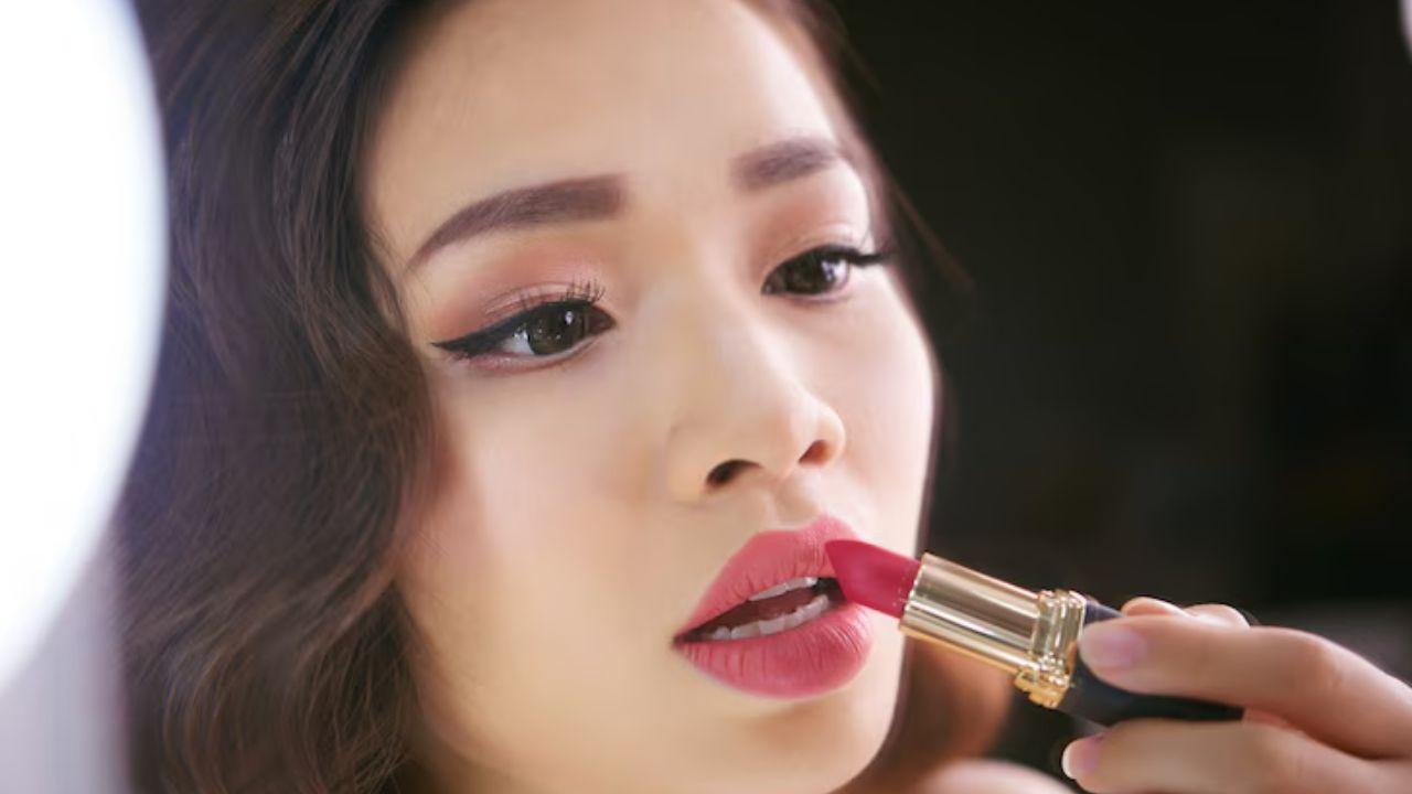 how lipstick darkens your lips