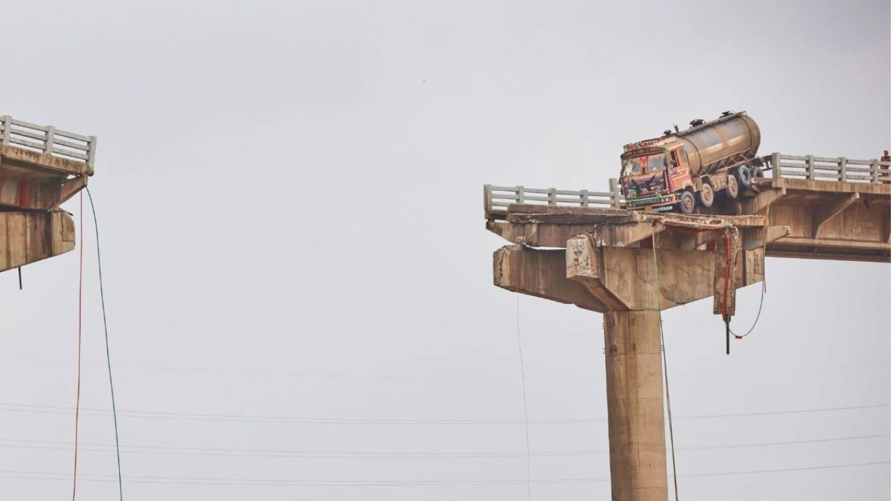 Gambhira Bridge Stuck Tanker