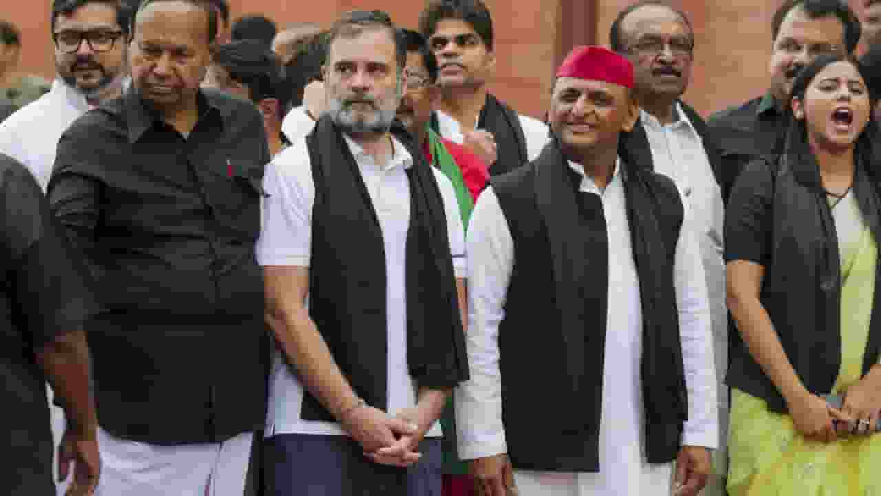 'सड़कों जैसा बर्ताव', विपक्ष की नारेबाजी पर भड़के स्पीकर ओम बिड़ला parliament opposition protest