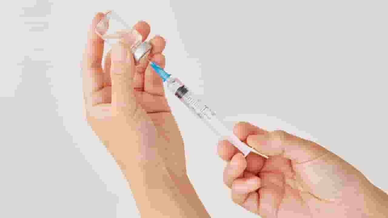 क्या कैंसर से बचाएगी वैक्सीन? रिसर्च में नया खुलासा Image of vaccine for Cancer